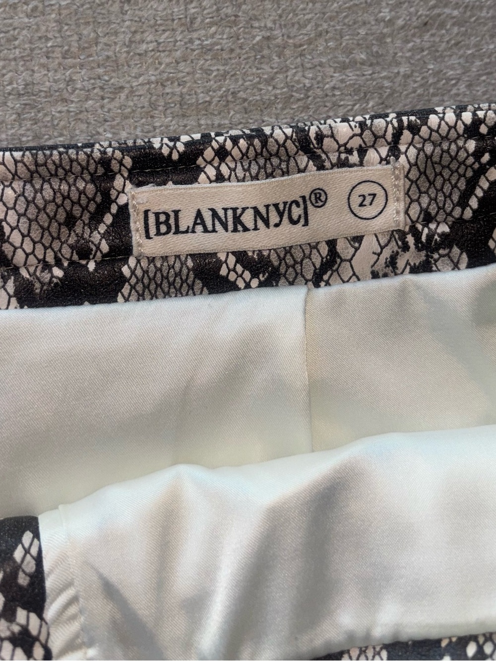 BLANKNYC Snake Print Faux Leather Mini Skirt Size 27 | Y2K Zip Front - Picture 3 of 4